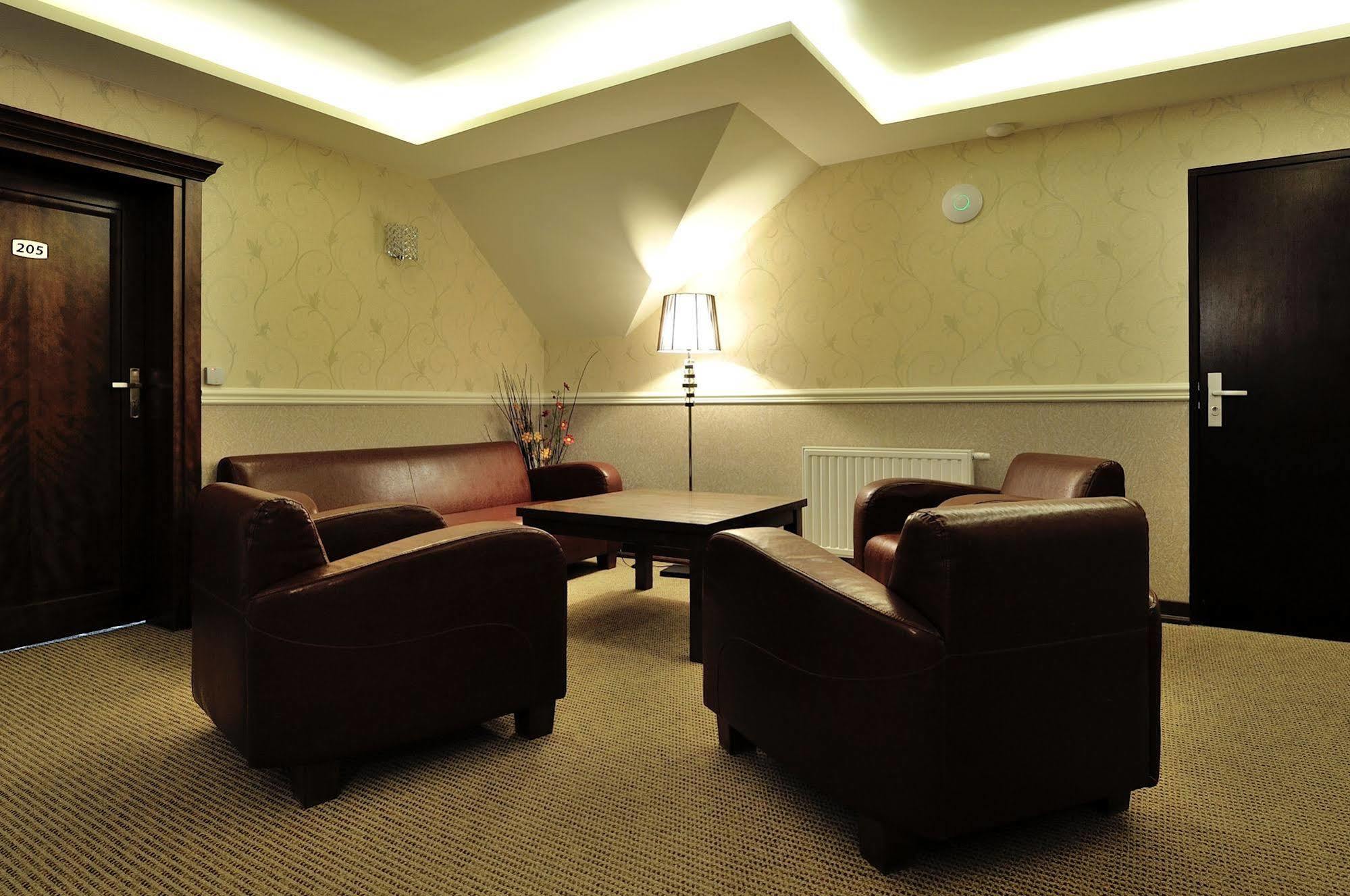 Hotel Dwor Choiny Kazimierówka Exteriér fotografie