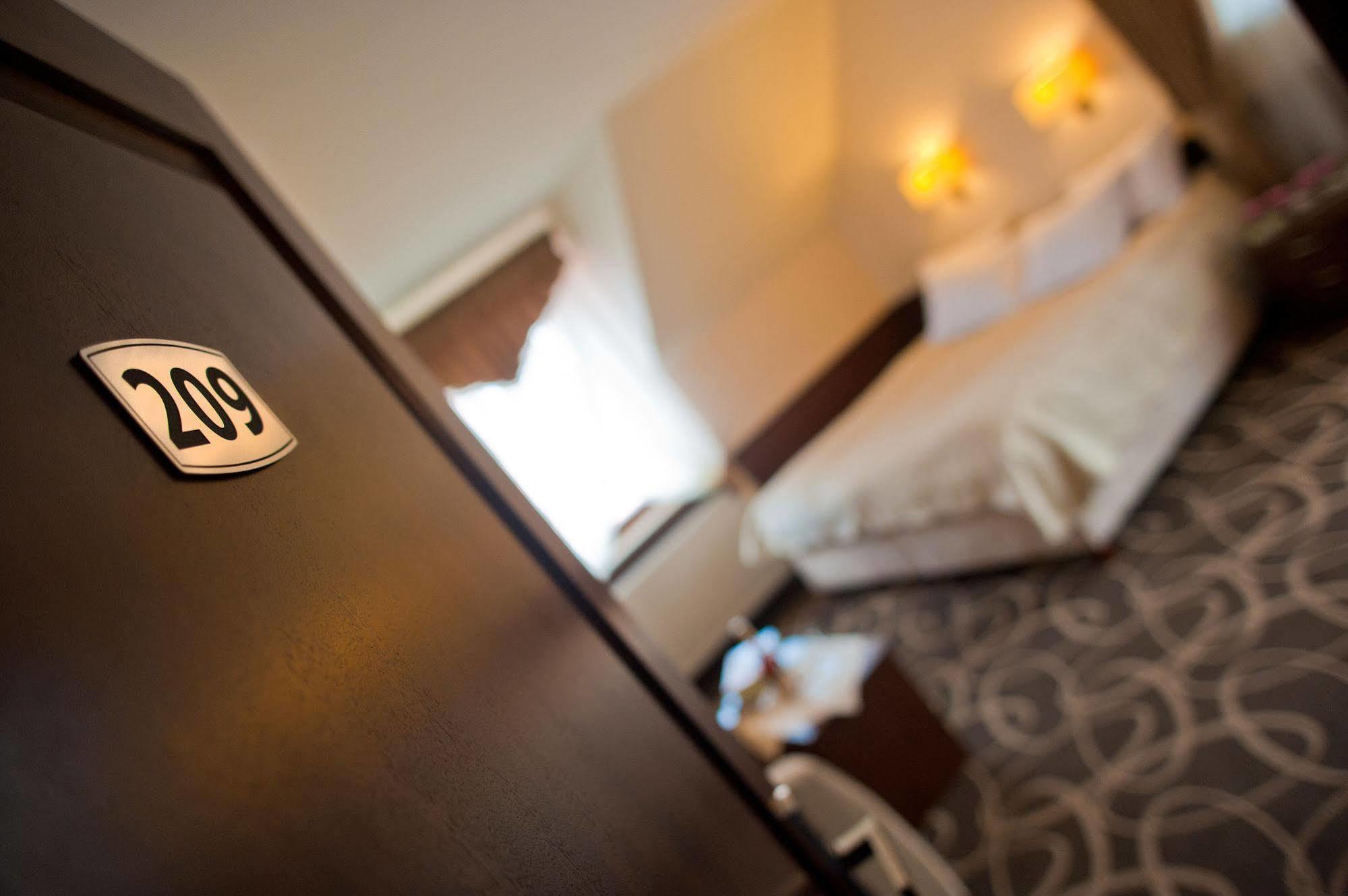 Hotel Dwor Choiny Kazimierówka Exteriér fotografie