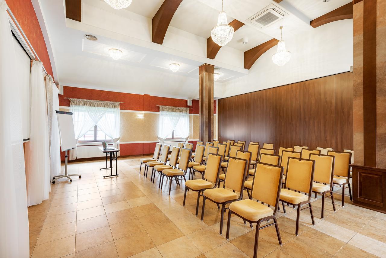 Hotel Dwor Choiny Kazimierówka Exteriér fotografie