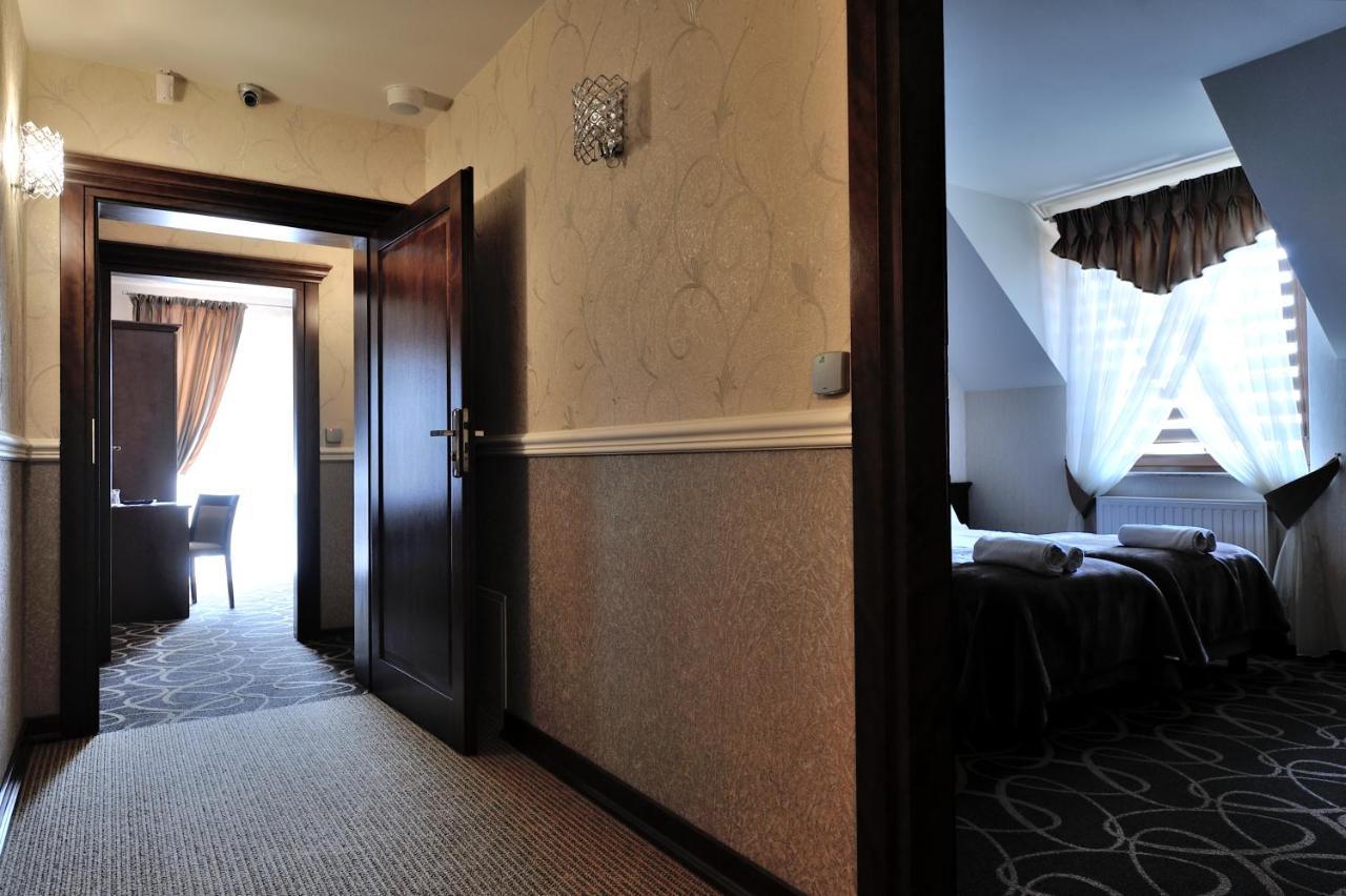Hotel Dwor Choiny Kazimierówka Exteriér fotografie